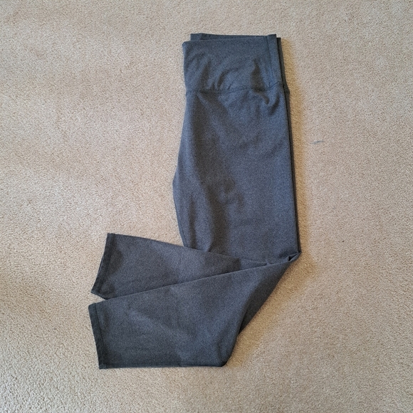 Aerie Grey Leggings Size Large Cropped Capri Chill Play Move American Eagle - Picture 7 of 8